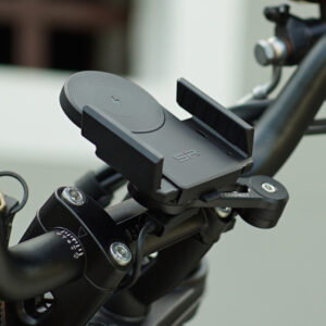 Uchwyt na telefon z ładowarką sp connect universal charging phone clamp spc+